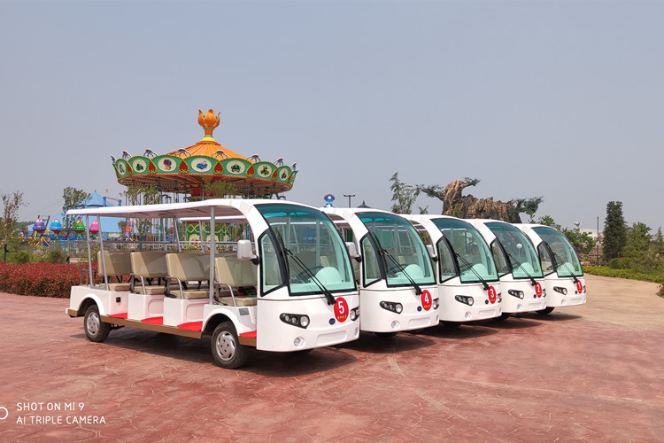 Large amusement parks use Anman sightseeing car